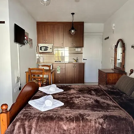 Estia Vasilis Manoli *