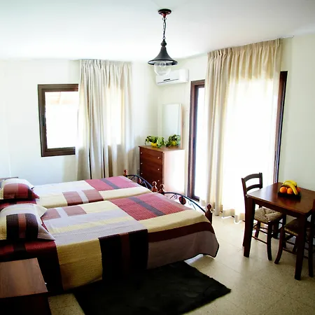 Estia Vasilis Manoli *