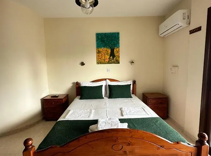 Estia Vasilis Manoli *